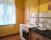 Szolnokon belvárosi erkélyes, csendes garzon kiadó!