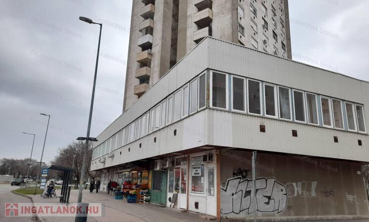 Eladó ingatlan Szolnokon befektetésnek, meglévő bérlőkkel!