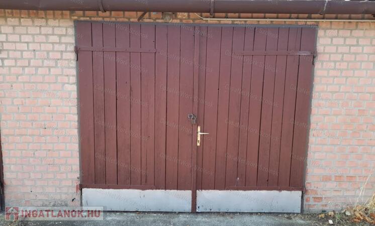 Szolnokon garázs eladó!