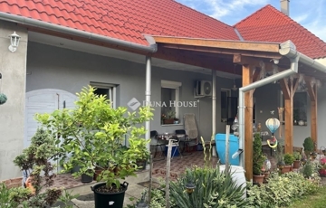 Eladó családi ház