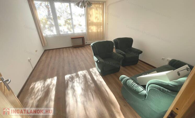 Napfényes, tágas lakás