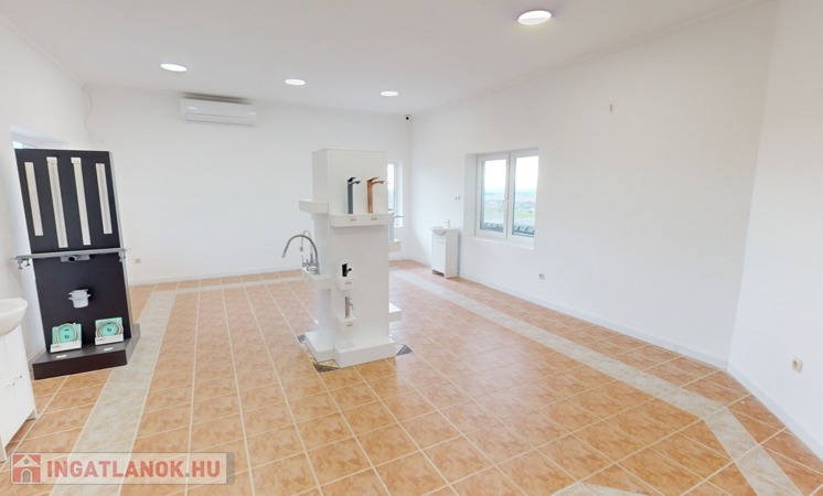 343575