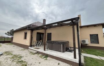 Eladó családi ház