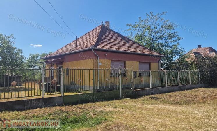 Családi ház eladó Farmoson!