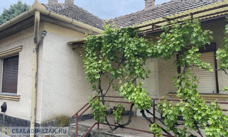 ELADÓ 65 m2 CSALÁDI HÁZ ABONYBAN                                 