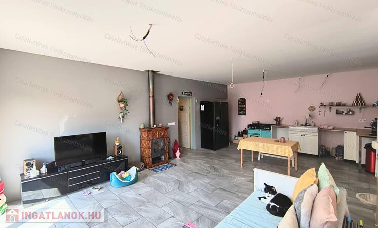 Eladó családi ház Fegyverneken!