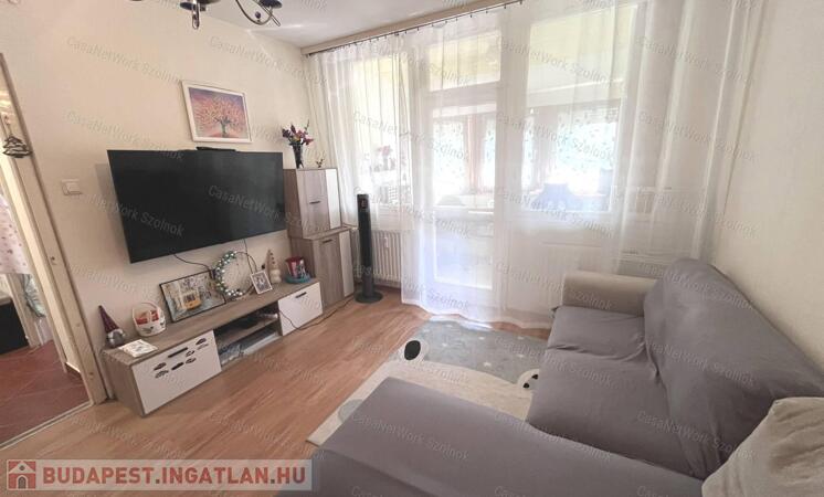 Eladó azonnal költözhető, felújított panel lakás a Karczag L. úton!                                 