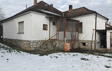 Eladó családi ház