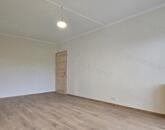 Felújított, erkélyes 2 szobás lakás eladó Cegléd központjában!