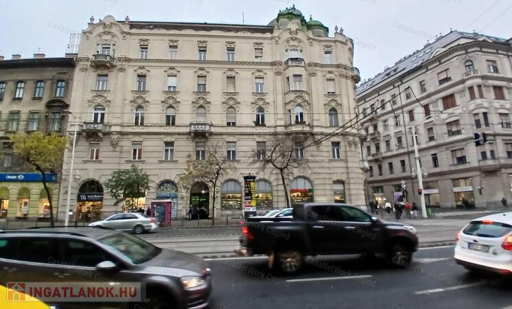 Eladó Budapesi Lipotvárosi 64 m2 tégla lakás.