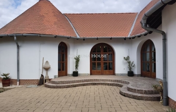 Eladó családi ház