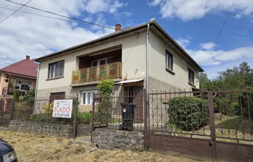 Eladó családi ház
