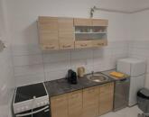 Eladó felújított, bútorozott garzonlakás Herend nyugodt részén