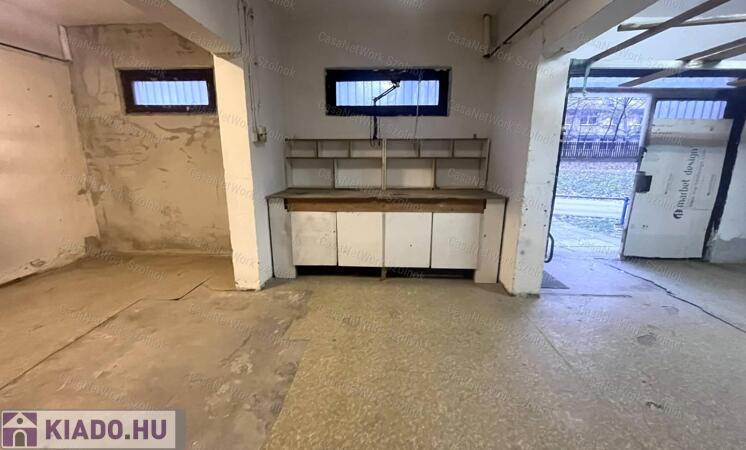 Kiadó üzlethelyiség/műhely/raktár Szolnokon, a Széchenyi lakótelepen                                 