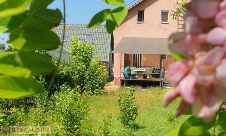 Eladó strandközeli ikerházrész Balatonkenesén!                                 