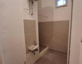 eladó belvárosi üzlethelyiség Jászárokszállás központjában.