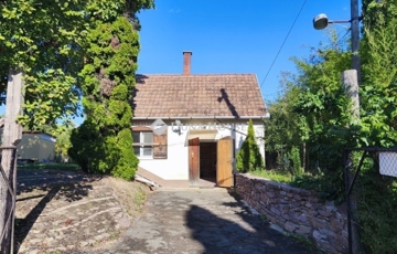 Eladó telek/földterület
