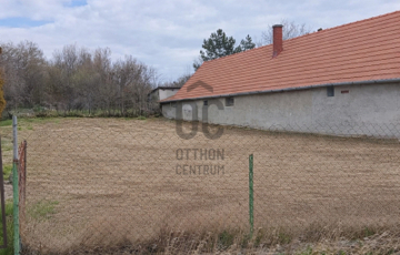 Eladó telek/földterület