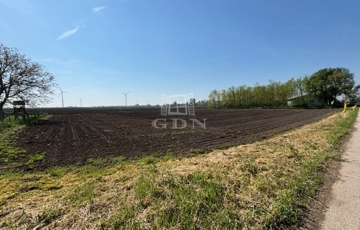 Eladó telek/földterület