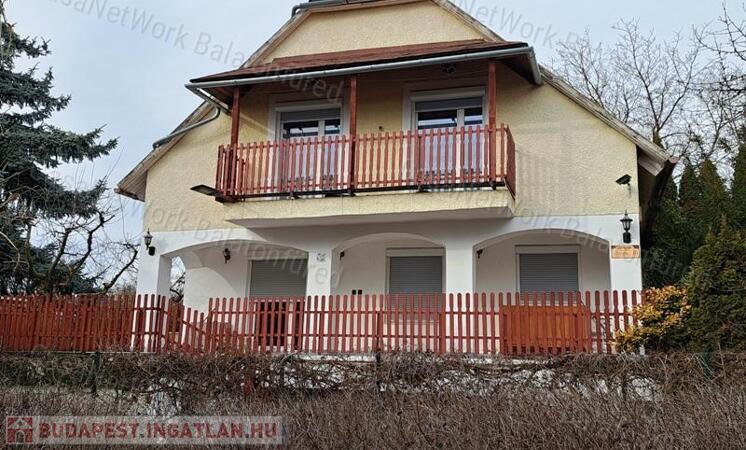 Kiváló lokációban található -eladó CSALÁDI HÁZ ÁBRAHÁMHEGYEN                                 