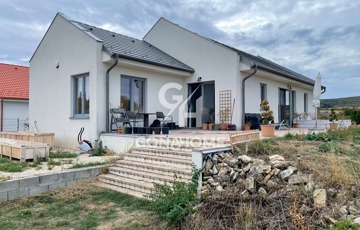 Eladó családi ház