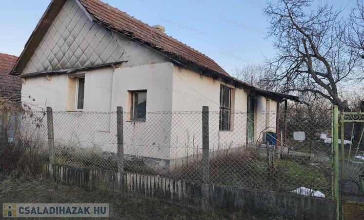 Tápiószelén felújítandó családi ház                                 