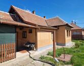 Jászapátin 407 nm-es telken, 83 nm-es, 2 szobás családi ház eladó