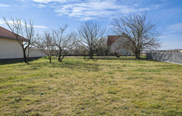 Eladó telek/földterület