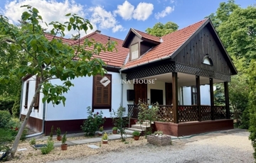 Eladó családi ház
