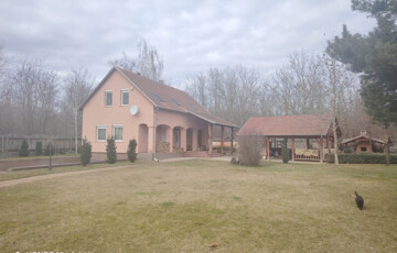 Eladó telek/földterület