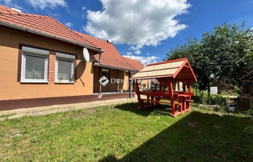 Eladó családi ház