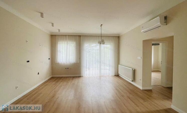 Eladó 94 m2-es társasházi lakás Komáromban, 500 m2-es saját kerttel!                                 