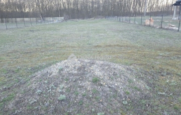 Eladó telek/földterület