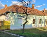 Szarvason, több lakrészből álló, 186 nm-es családi ház eladó