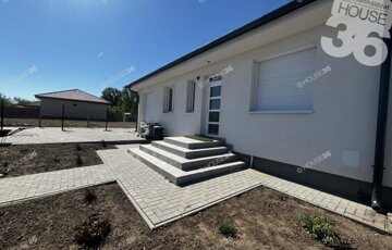 Eladó családi ház