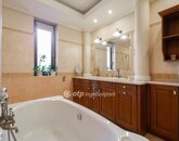 Eladó családi ház Siófok 375 000 000 Ft