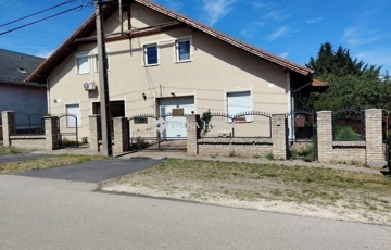 Eladó családi ház