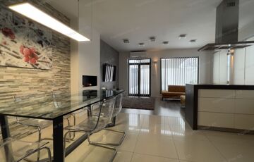 Eladó családi ház