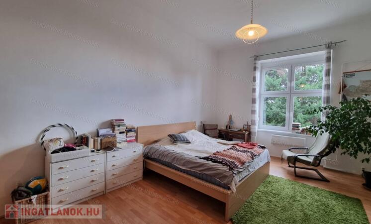 Eladó társasházi lakás Balatonalmádi központjában!