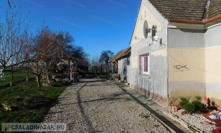 Természet közeli kis faluban, Főnyeden eladó családi ház                                 