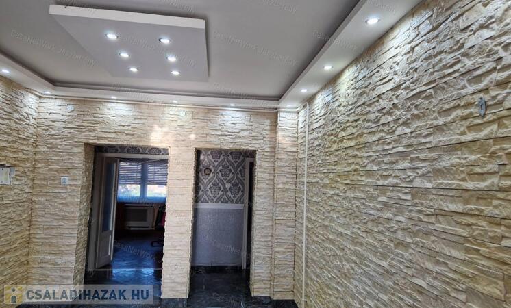 Tarnaörsön a központban, 93 nm-es, 3 szobás családi ház eladó                                 