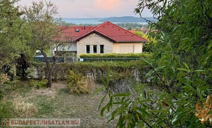 BALATONFÜREDI PANORÁMÁS CSALÁDI HÁZ                                 