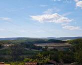 Mediterrán hangulatú tájpanorámás zártkert fele eladó Balatonszőlősön