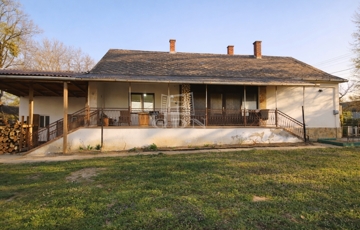 Eladó családi ház