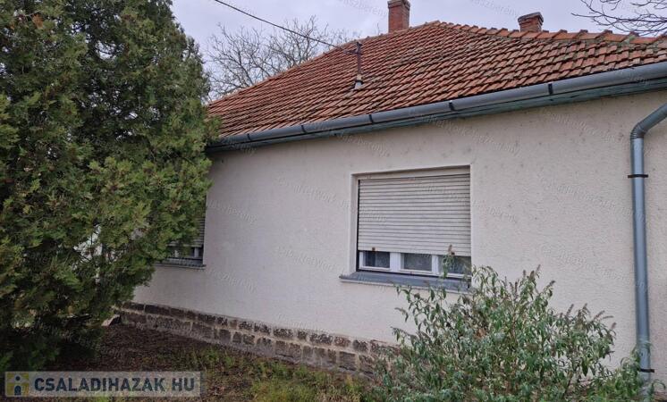 Jásziványban, 92 nm-es, 3 szobás, felújítandó családi ház eladó                                 