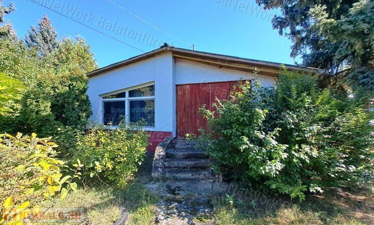Vízközeli, zöldövezeti-eladó NYARALÓ BALATONFÖLDVÁRON                                 