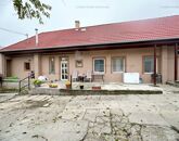 Eladó családi ház Üröm 108 000 000 Ft