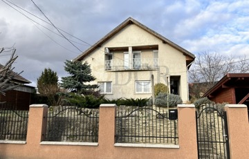 Eladó családi ház