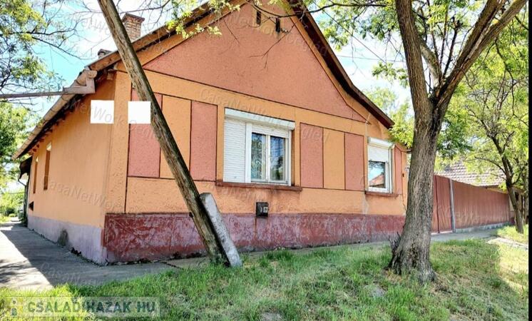 Cegléden Eladó Lakóház                                 