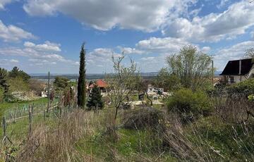 Eladó telek/földterület